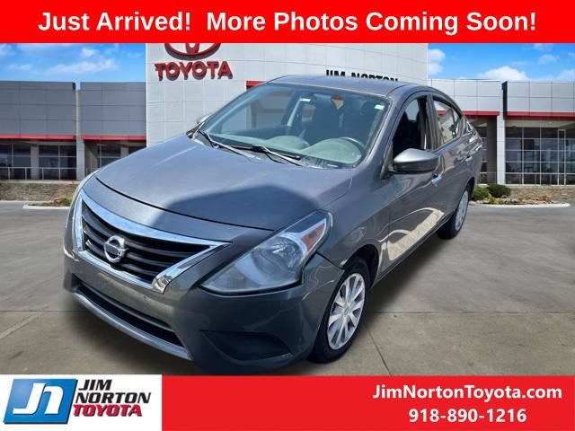 Used 2017 Nissan Versa SV FWD image 3