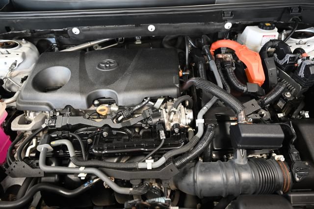 Used 2022 Toyota RAV4 LE AWD/4WD image 32