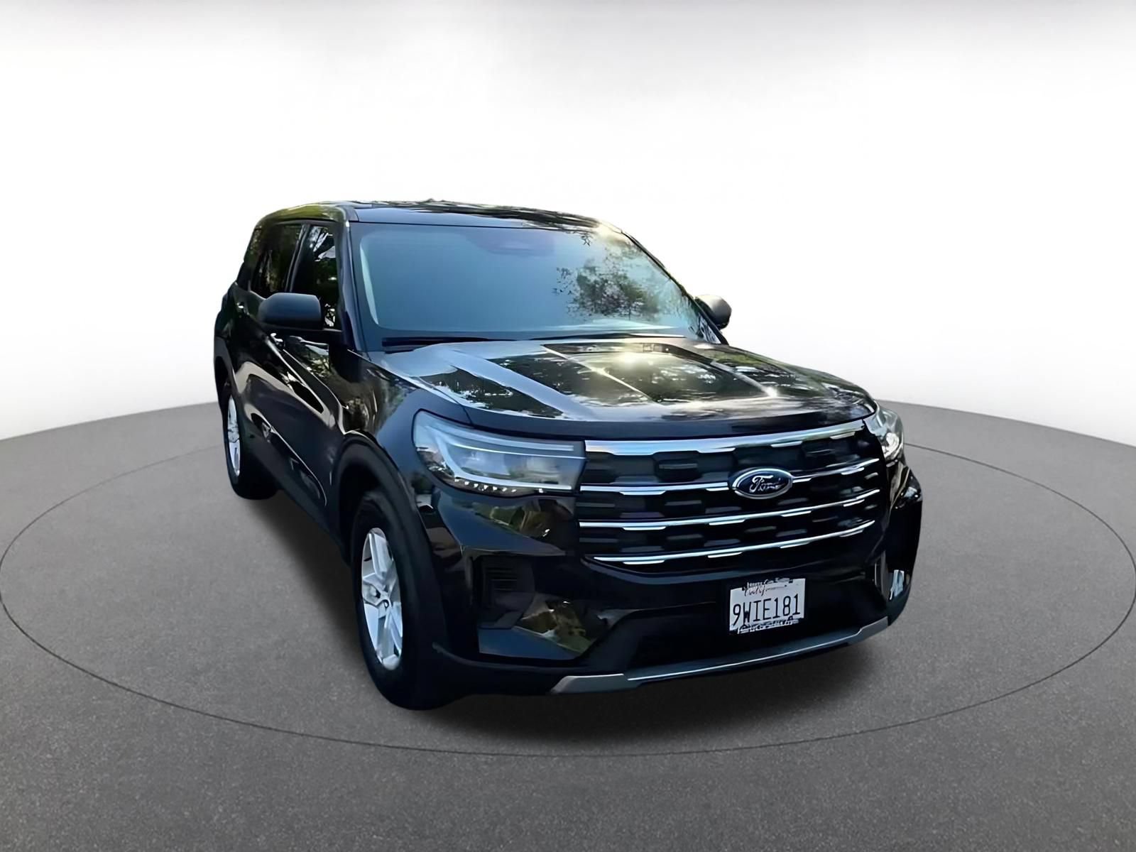 Used 2026 Ford Explorer Active RWD image 3