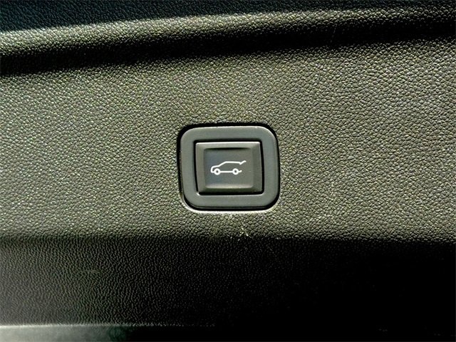 Used 2023 Chevrolet Suburban Premier image 40