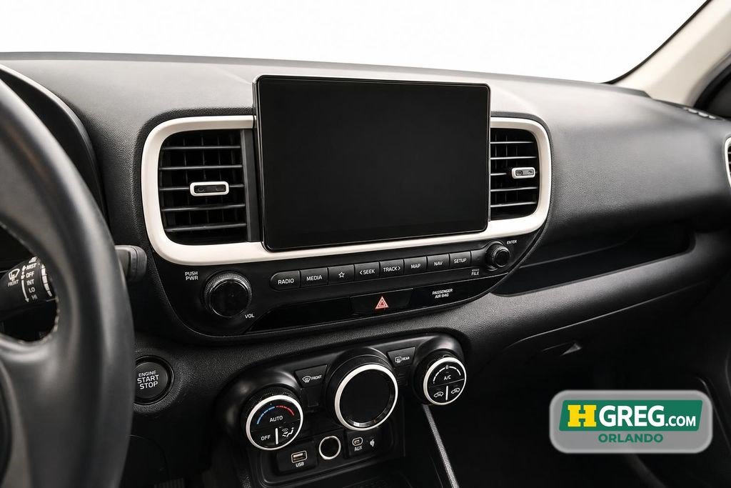 Used 2024 Hyundai Venue Limited FWD image 13