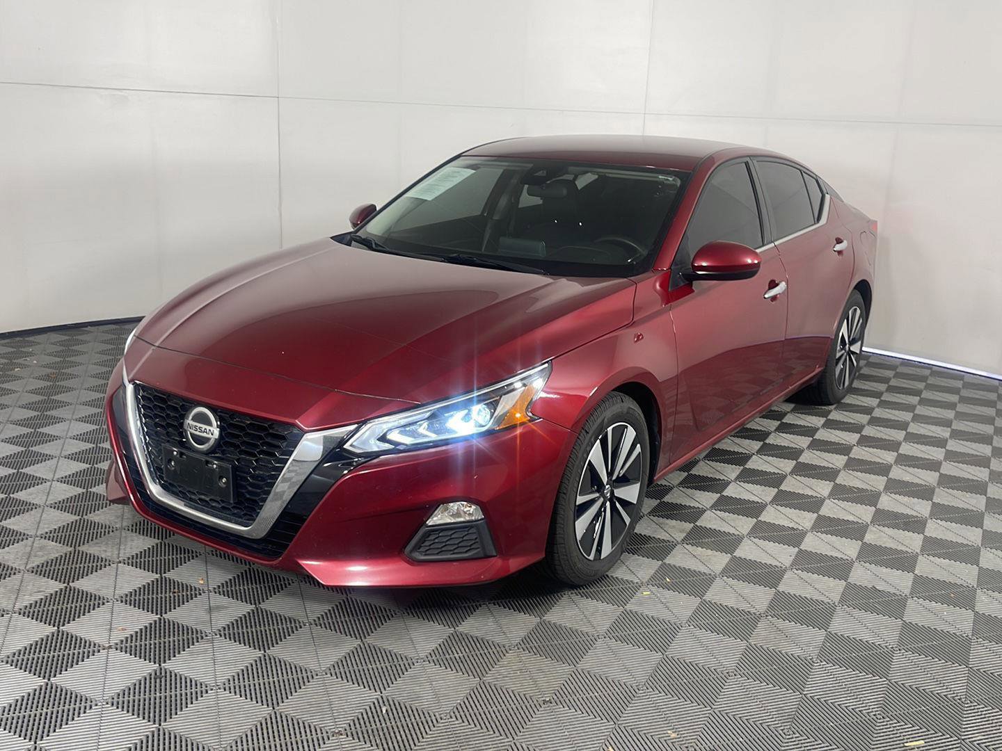 Used 2021 Nissan Altima 2.5 SV image 2