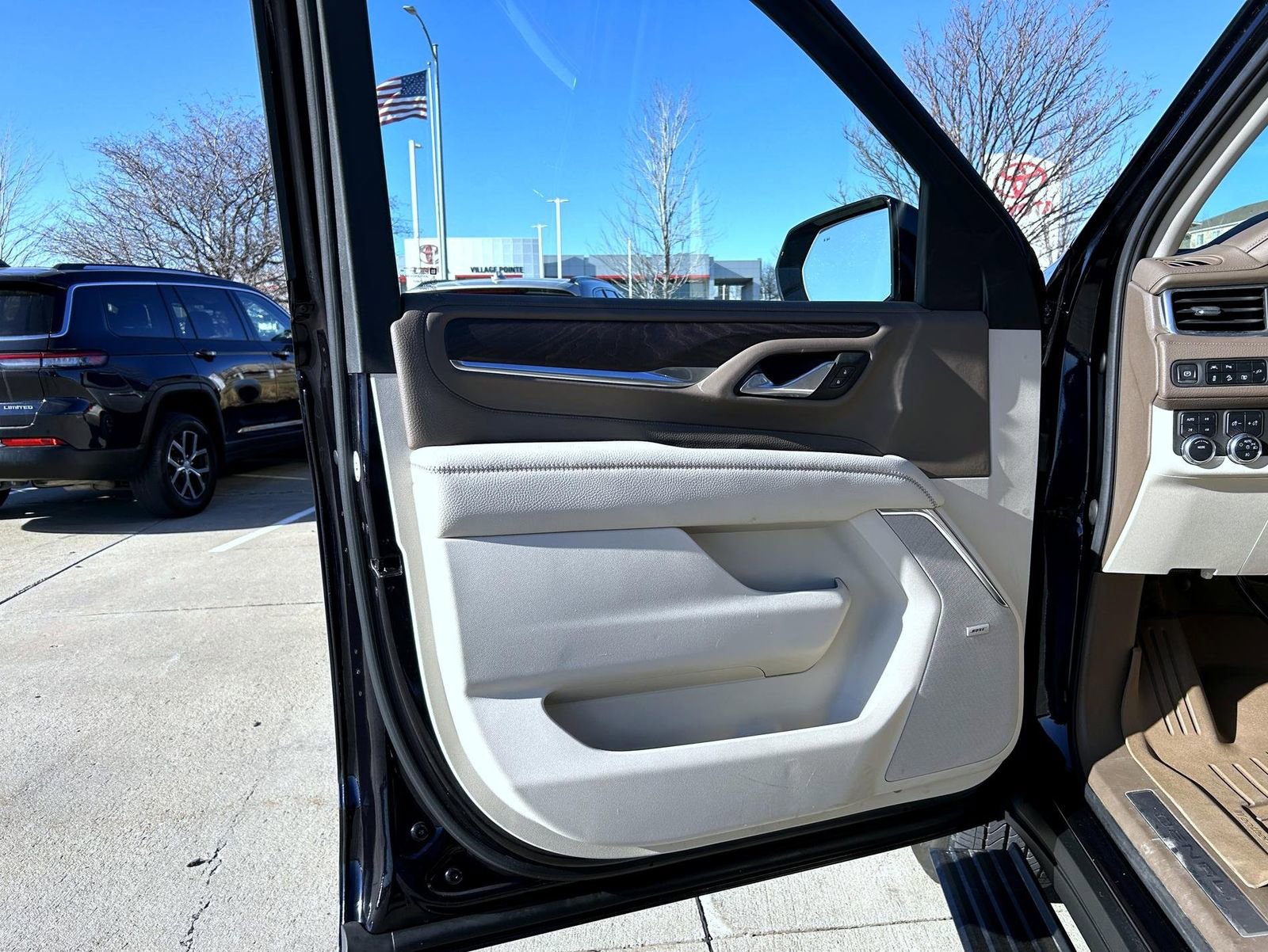 Used 2022 GMC Yukon XL Denali image 9