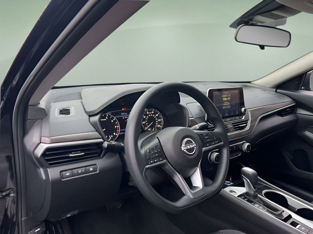Used 2024 Nissan Altima 2.5 SV AWD/4WD image 14