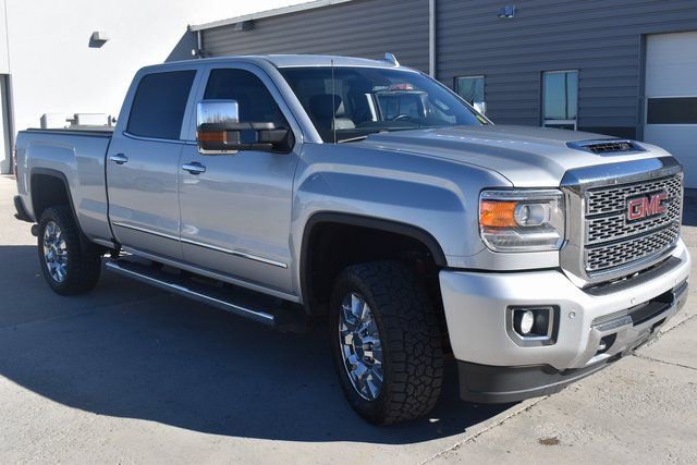 Used 2018 GMC Sierra 2500 Denali w/ Duramax Plus Package image 3