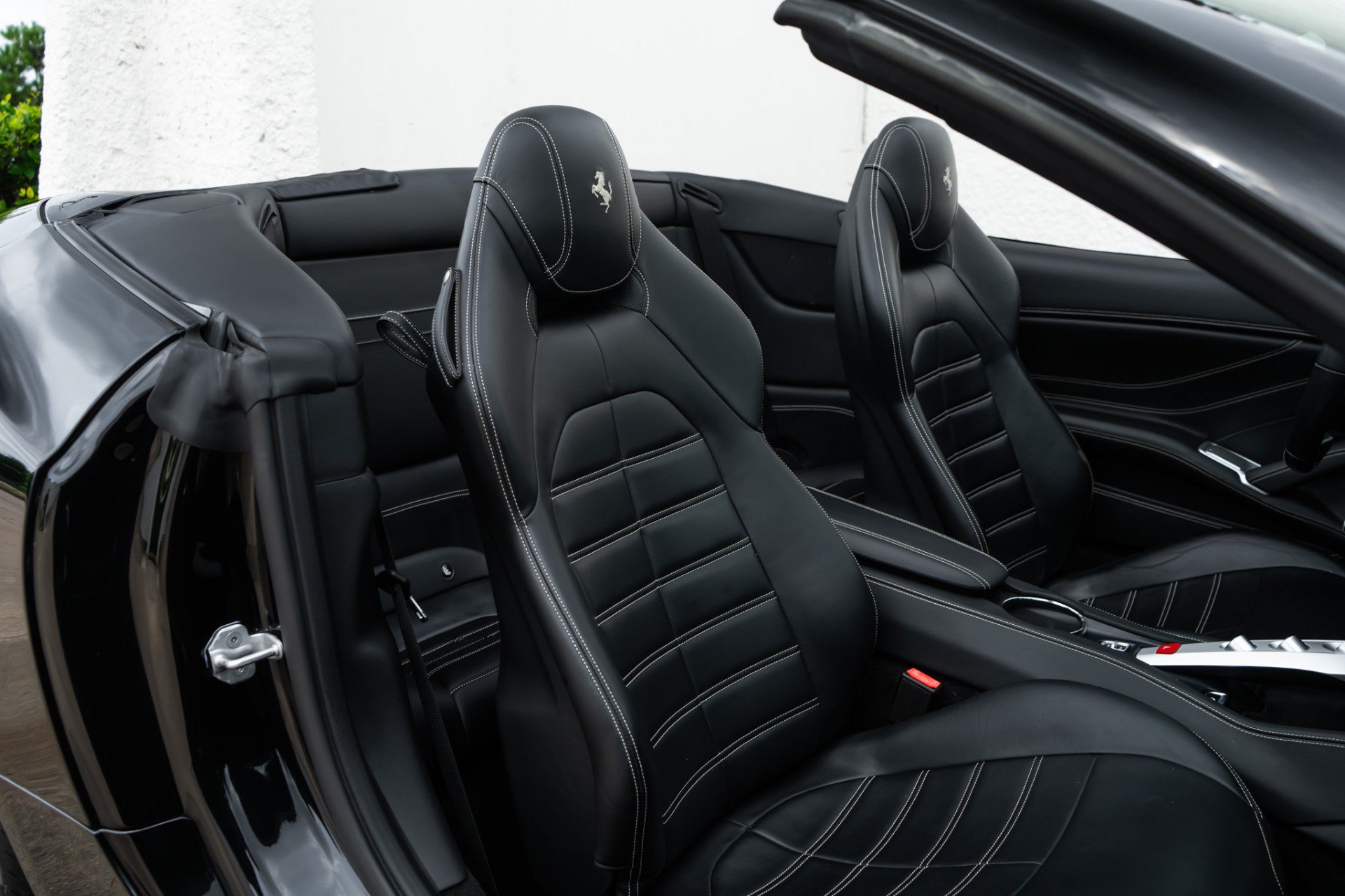 Used 2018 Ferrari California T RWD image 32