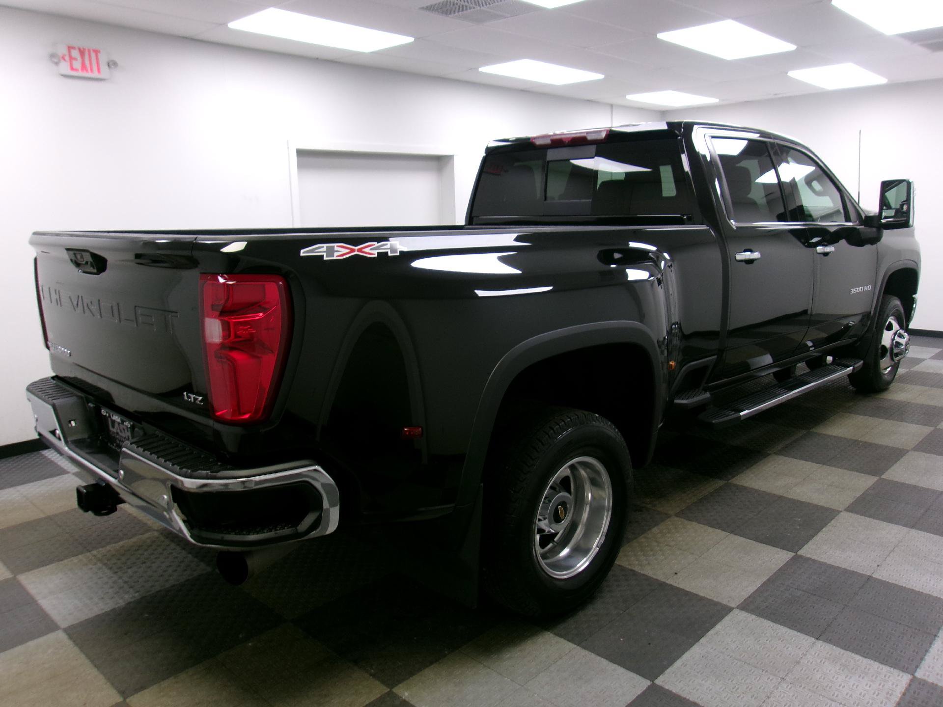 Used 2023 Chevrolet Silverado 3500 LTZ w/ LTZ Plus Package AWD/4WD image 15