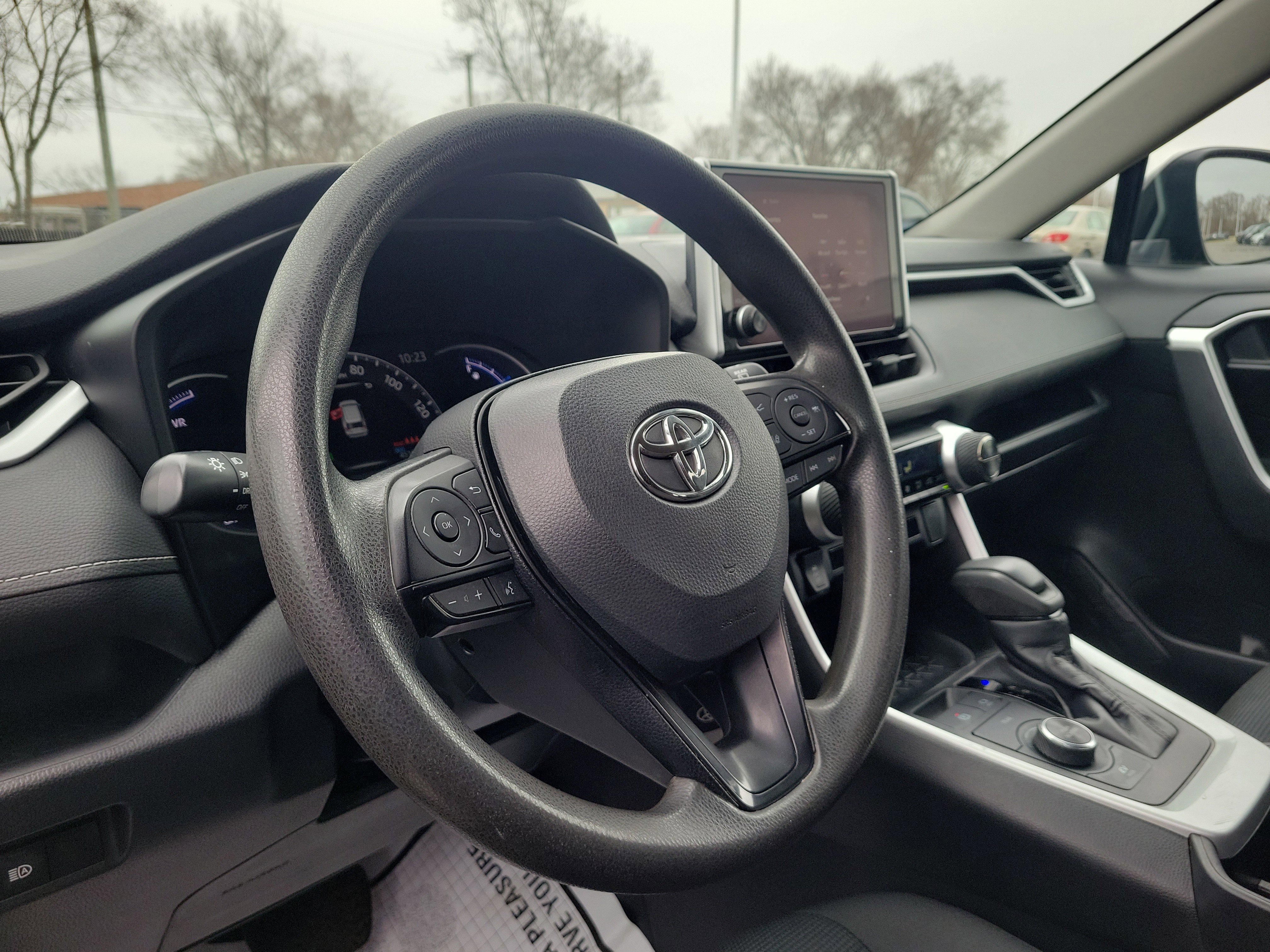 Used 2024 Toyota RAV4 LE image 15