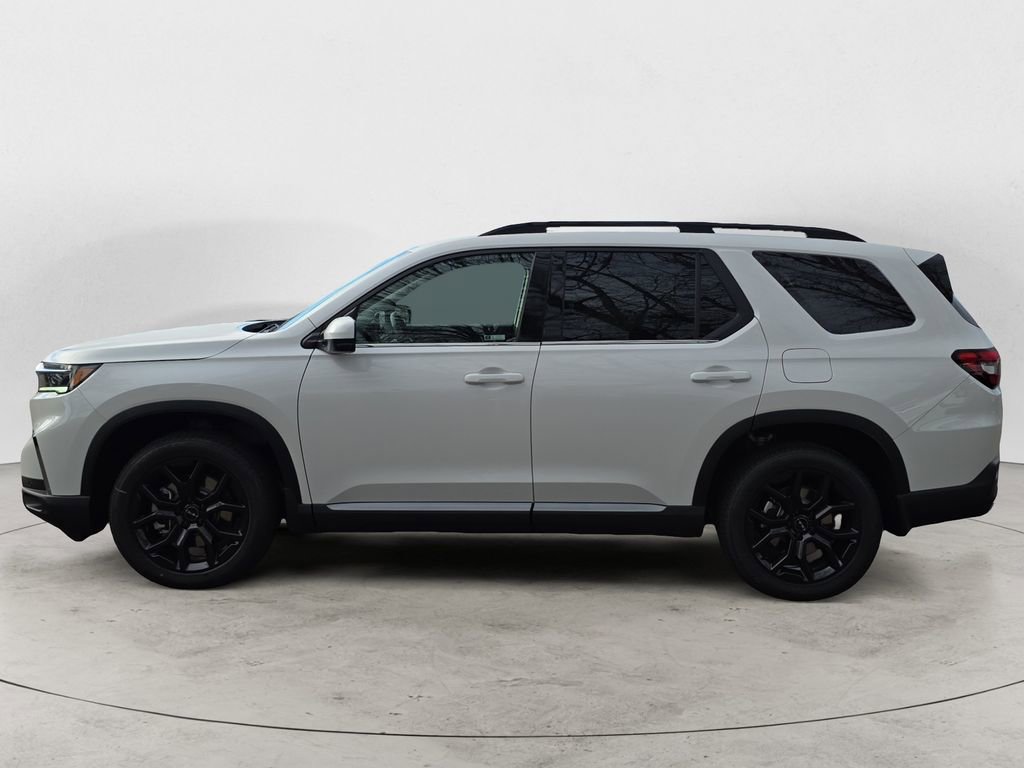 Used 2025 Honda Pilot Touring image 2