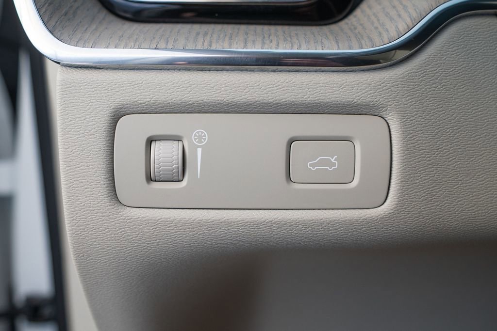 Used 2021 Volvo XC60 T5 Inscription w/ Advanced Package image 17