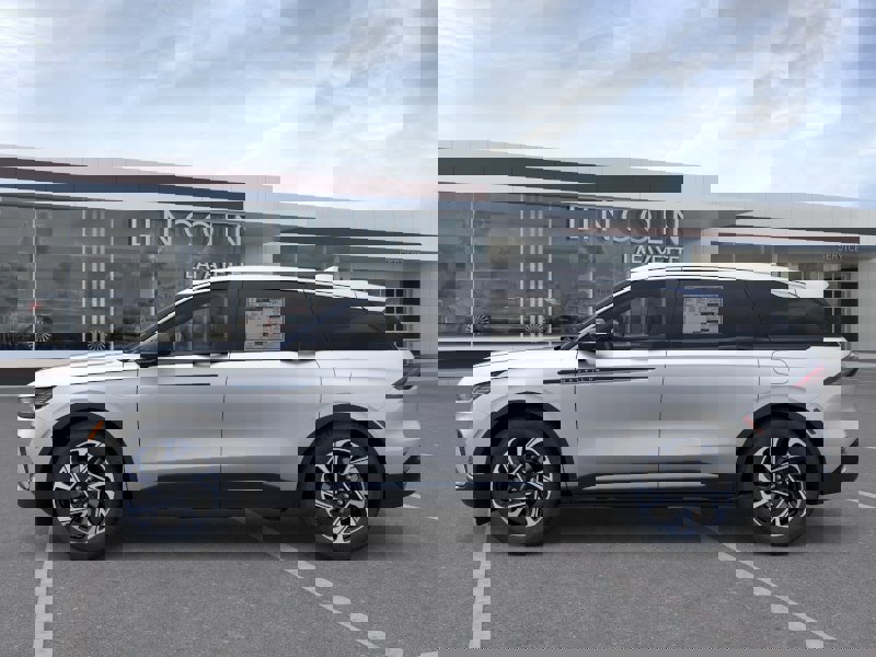 New 2026 Lincoln Nautilus Premier AWD/4WD image 3