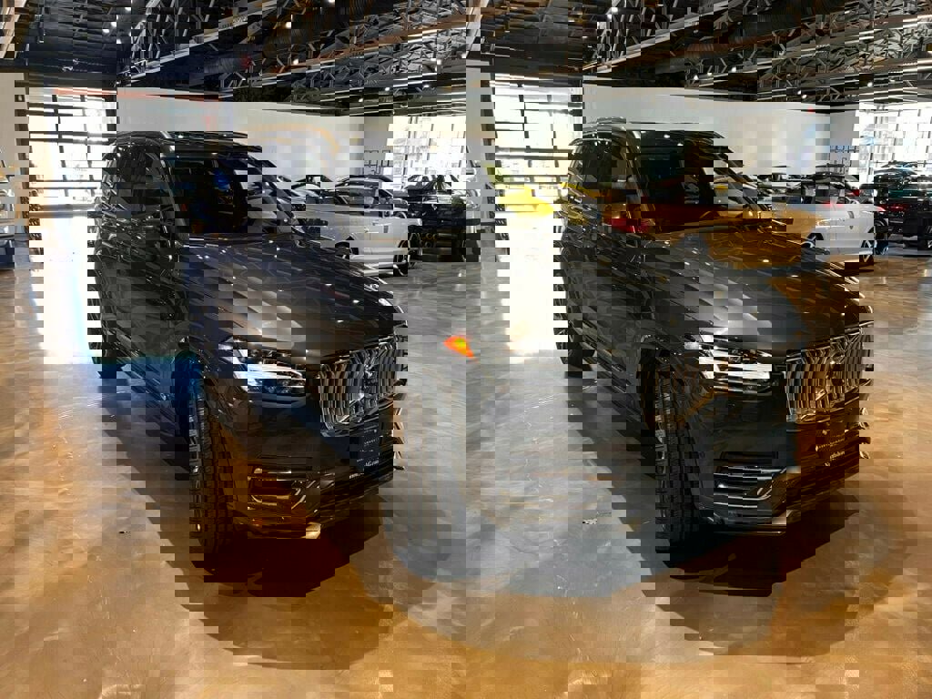 Used 2023 Volvo XC90 B5 Plus w/ Protection Package Premier image 8