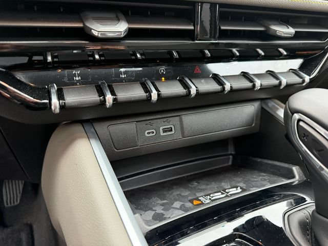Used 2026 Chevrolet Colorado ZR2 w/ Technology Package AWD/4WD image 19