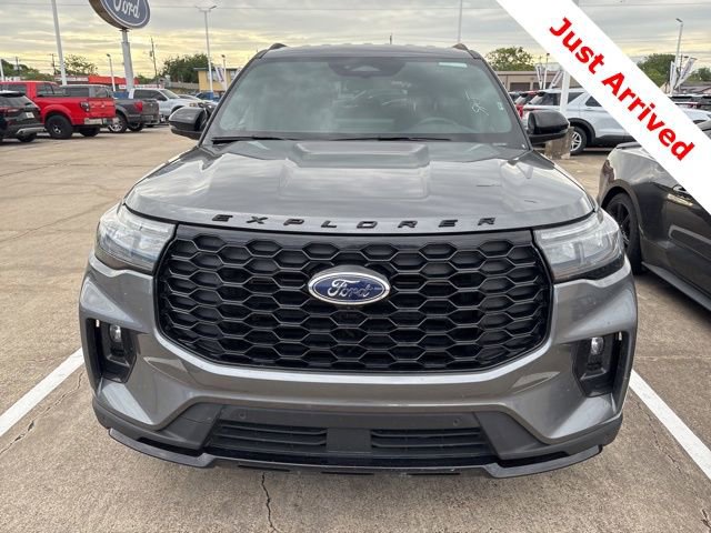 Used 2025 Ford Explorer ST-Line w/ ST-Line Street Pack image 11