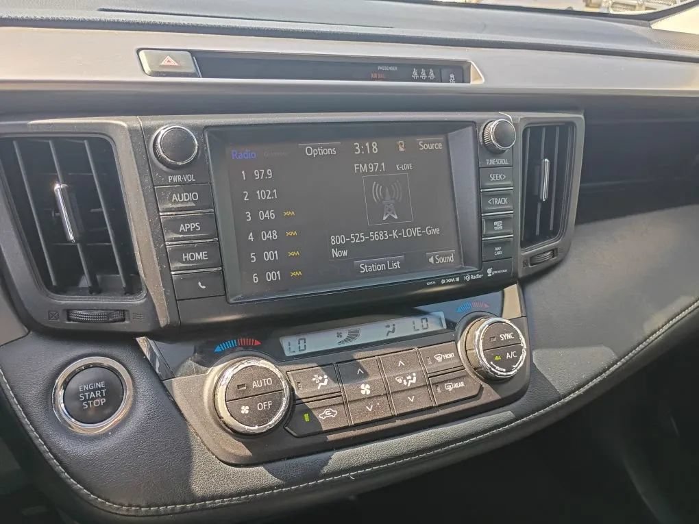 Used 2018 Toyota RAV4 Limited FWD image 11