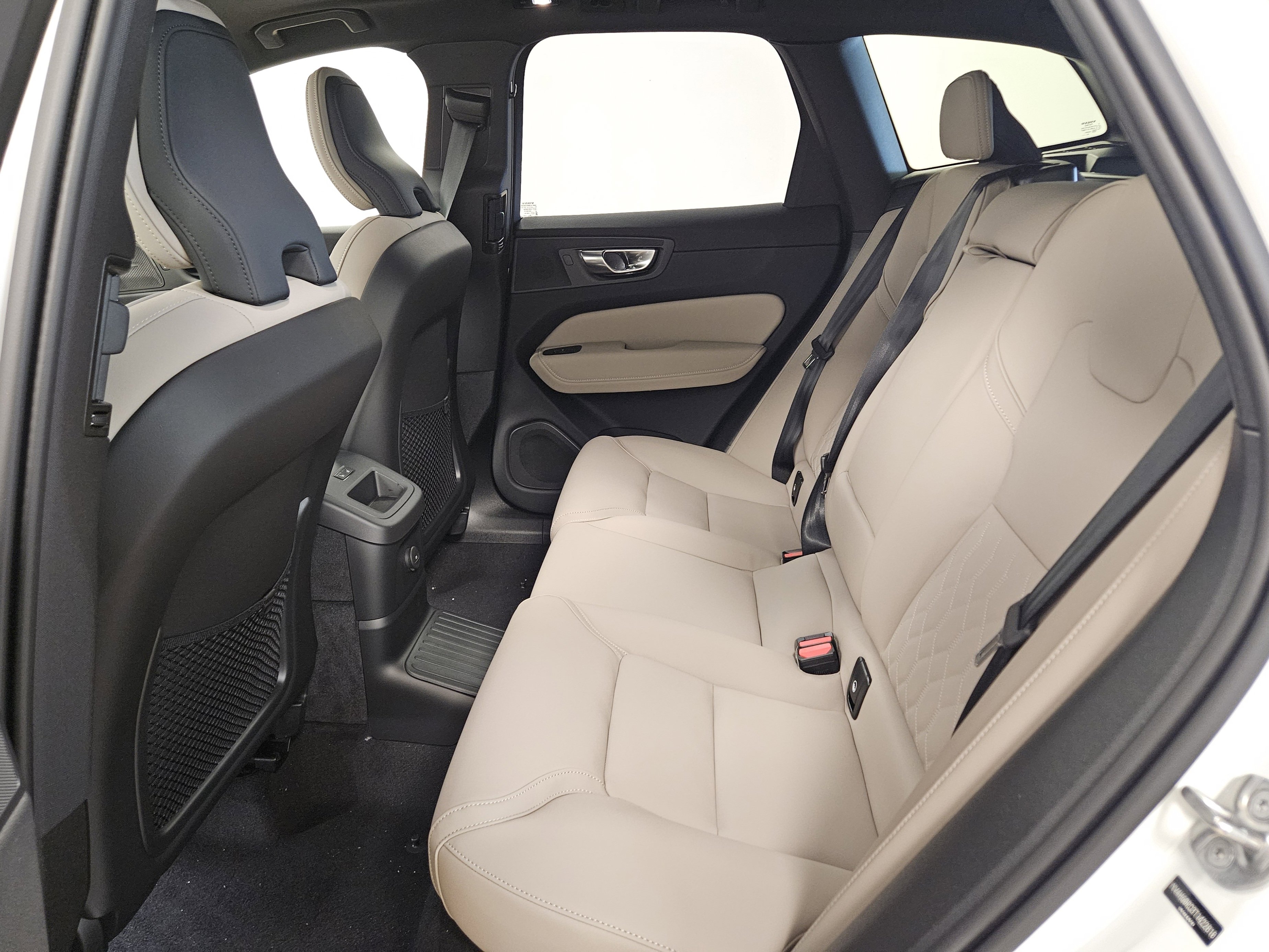 New 2026 Volvo XC60 T8 Plus w/ Climate Package AWD/4WD image 12