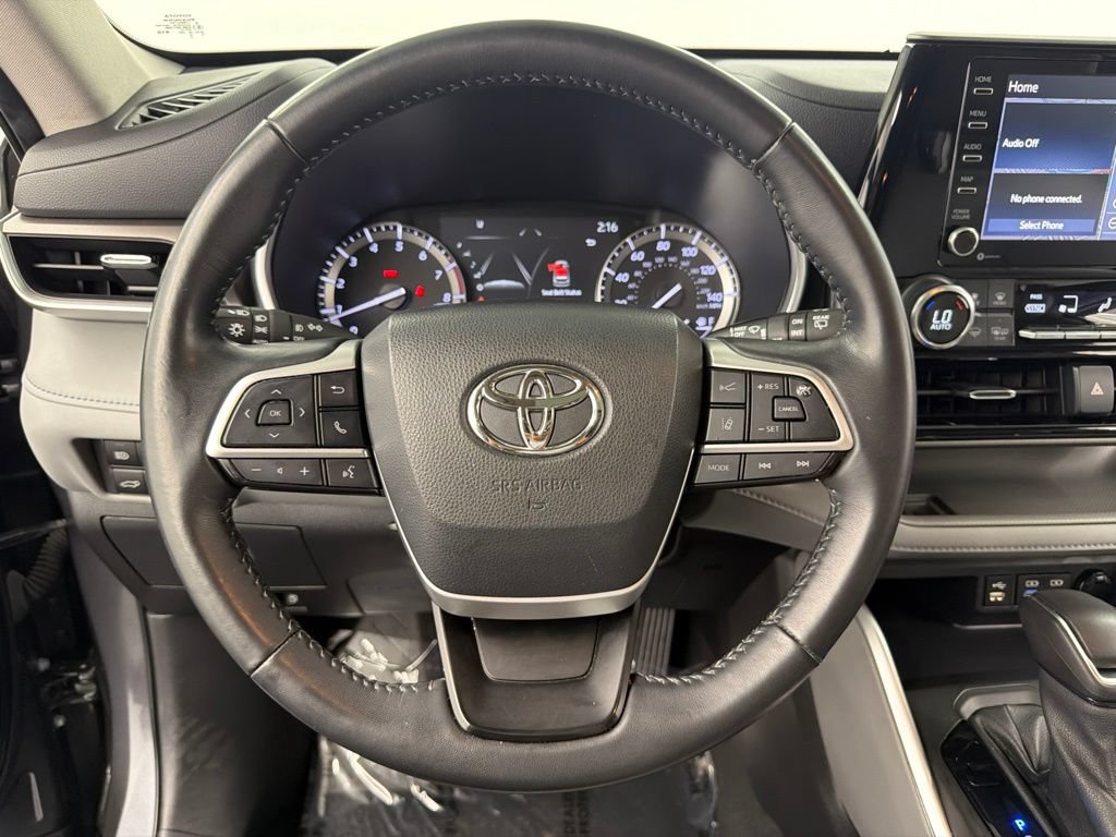 Used 2022 Toyota Highlander XLE FWD image 27