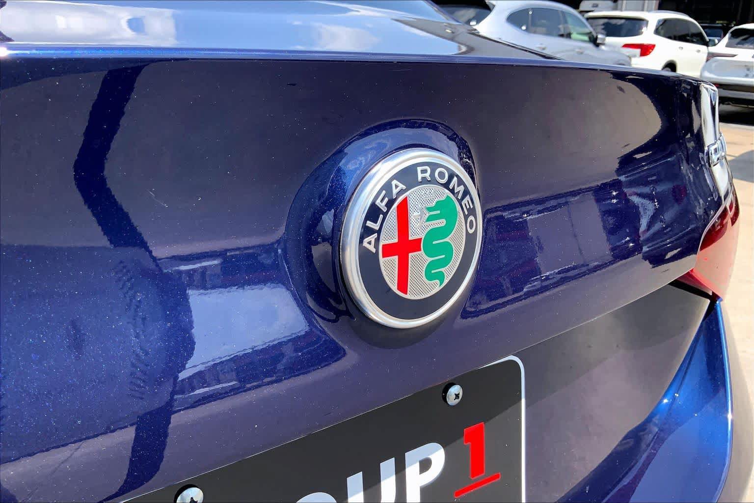 Used 2018 Alfa Romeo Giulia Ti w/ Quick Order Package 22Z Lusso RWD image 30