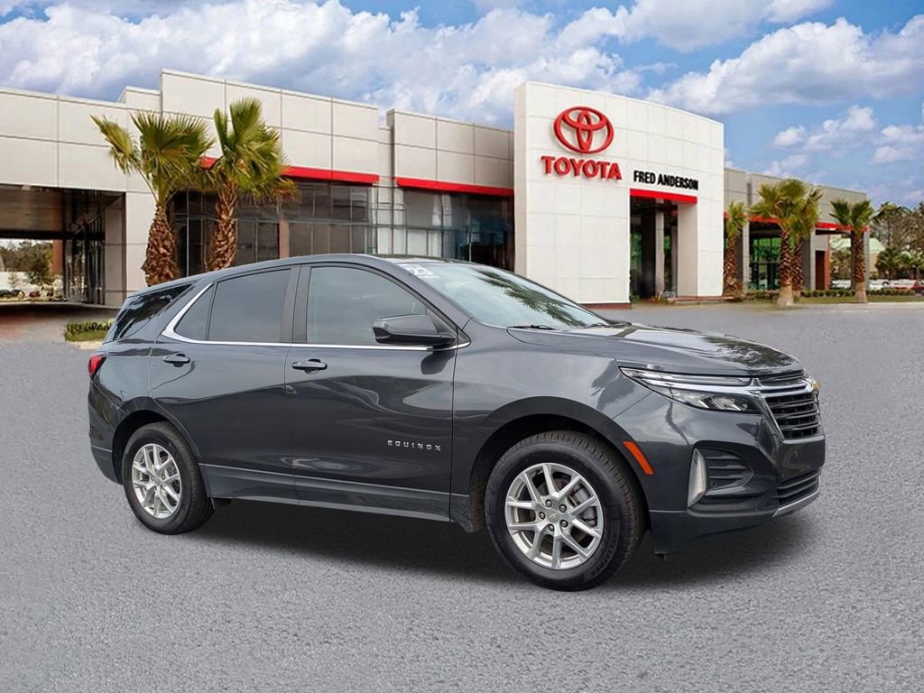 Used 2023 Chevrolet Equinox LT image 2