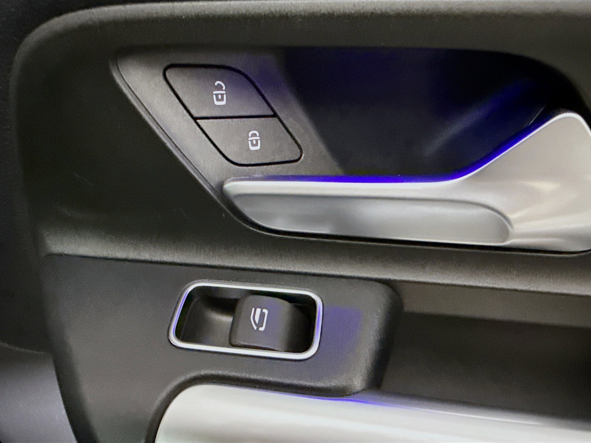 Used 2024 Mercedes-Benz EQB 300 4MATIC image 31