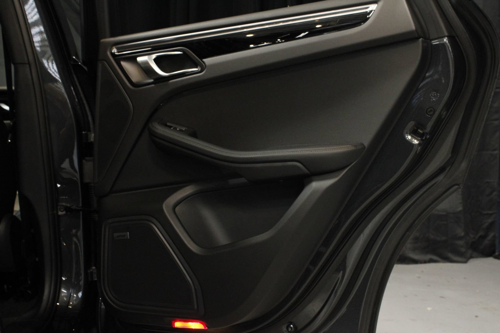 Certified 2026 Porsche Macan AWD/4WD image 18