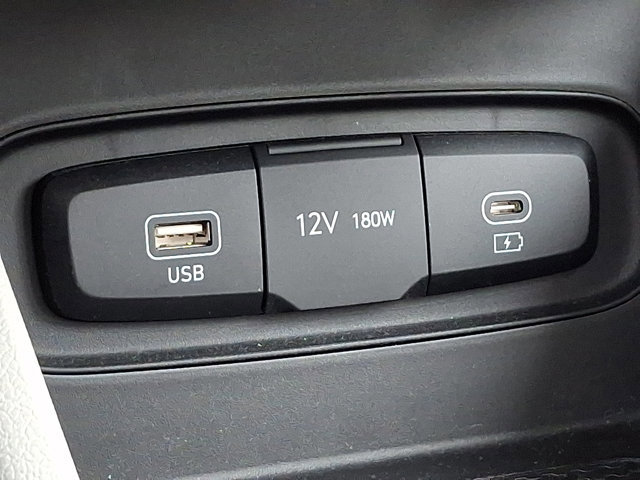 Used 2023 Hyundai Venue SEL image 23