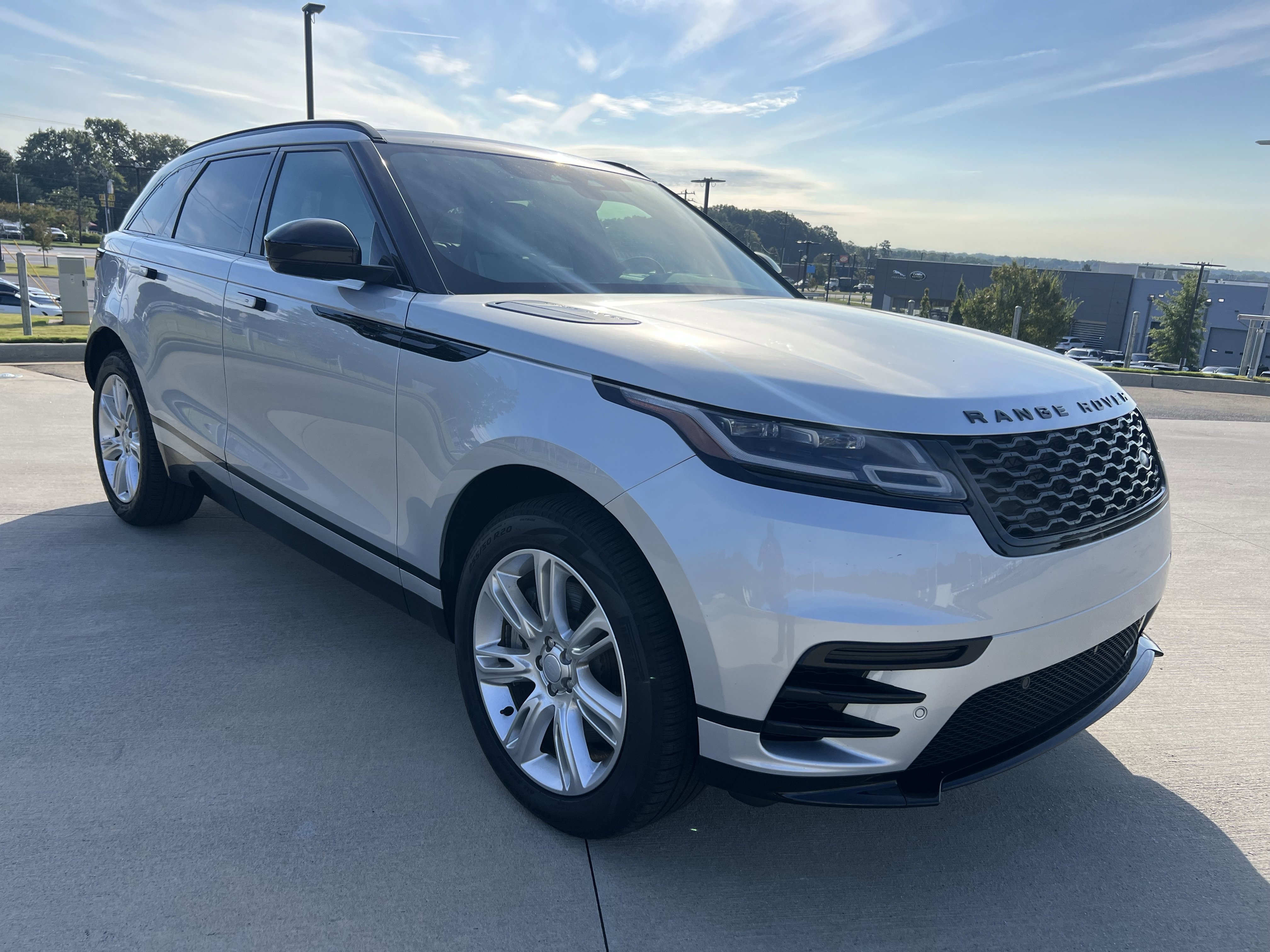 Used 2023 Land Rover Range Rover Velar R-Dynamic S image 9