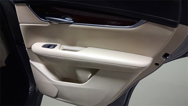 Used 2018 Cadillac XT5 Luxury w/ Driver Awareness Package image 18