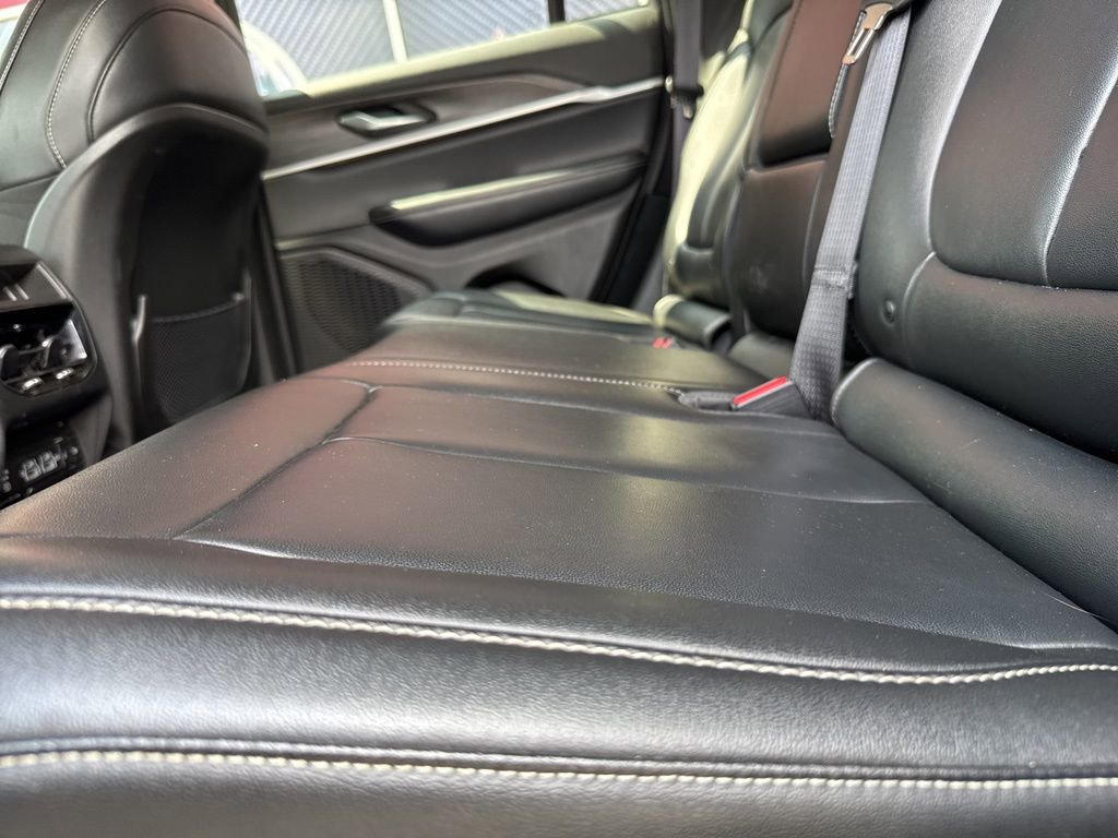 Used 2023 Jeep Grand Cherokee Limited image 44