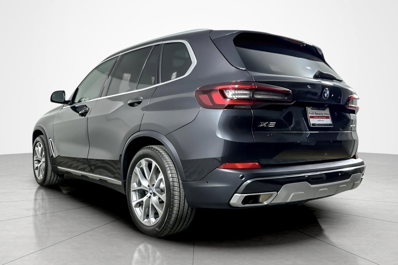 Used 2023 BMW X5 sDrive40i w/ Executive Package image 3