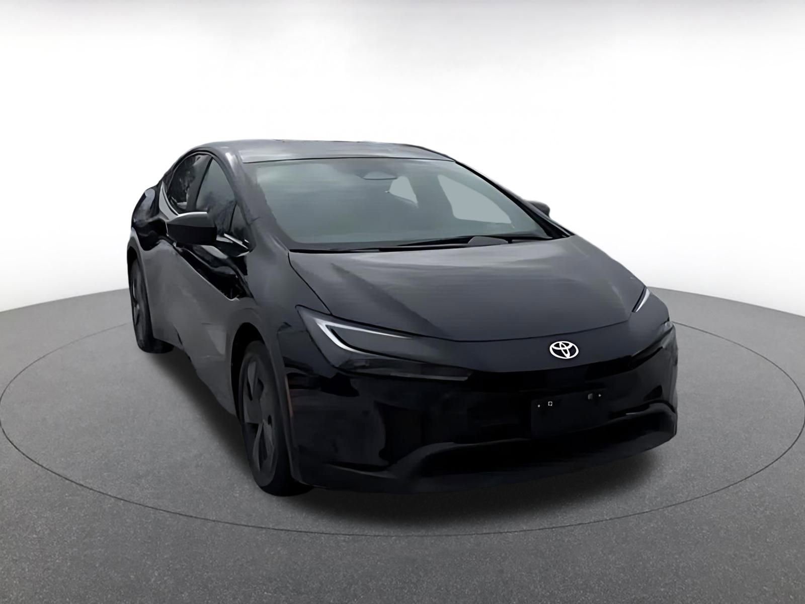 Used 2025 Toyota Prius LE image 3