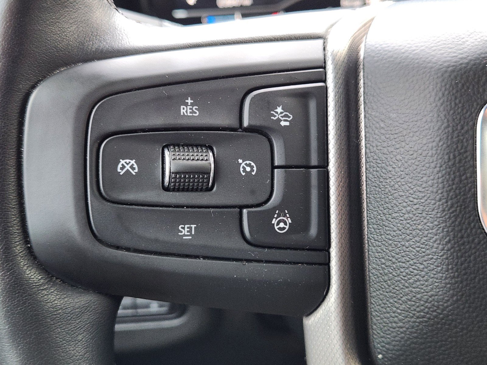 Used 2024 GMC Yukon Denali w/ Advanced Technology Package AWD/4WD image 23