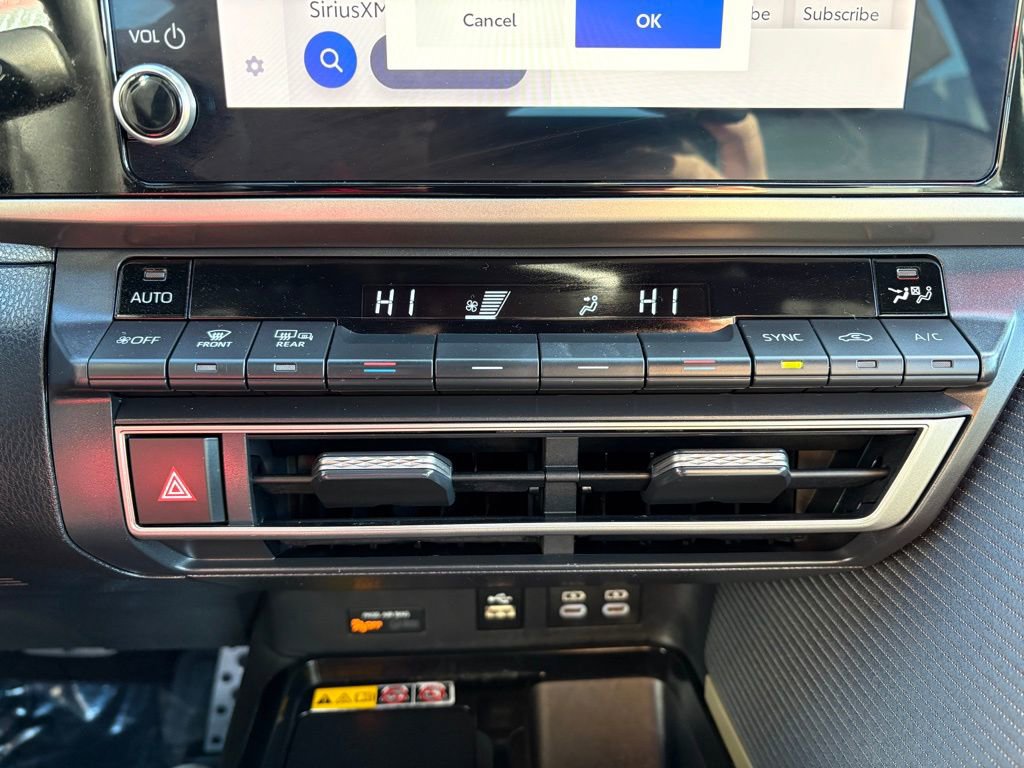 Certified 2025 Toyota Camry SE image 25