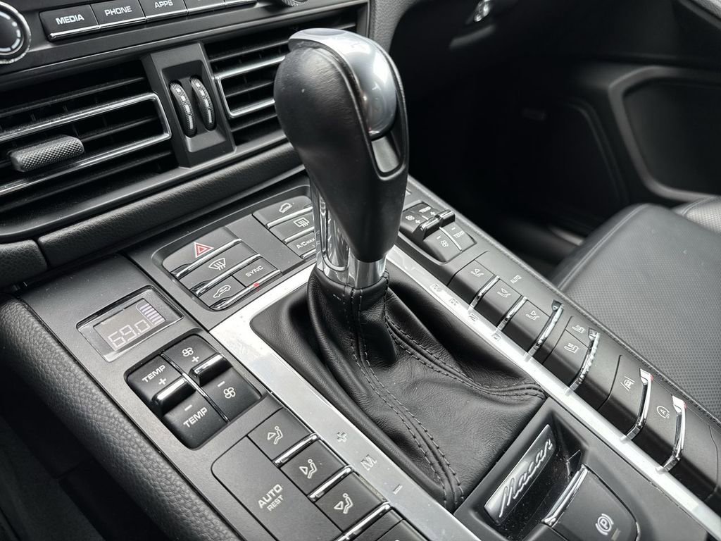 Used 2020 Porsche Macan S image 24