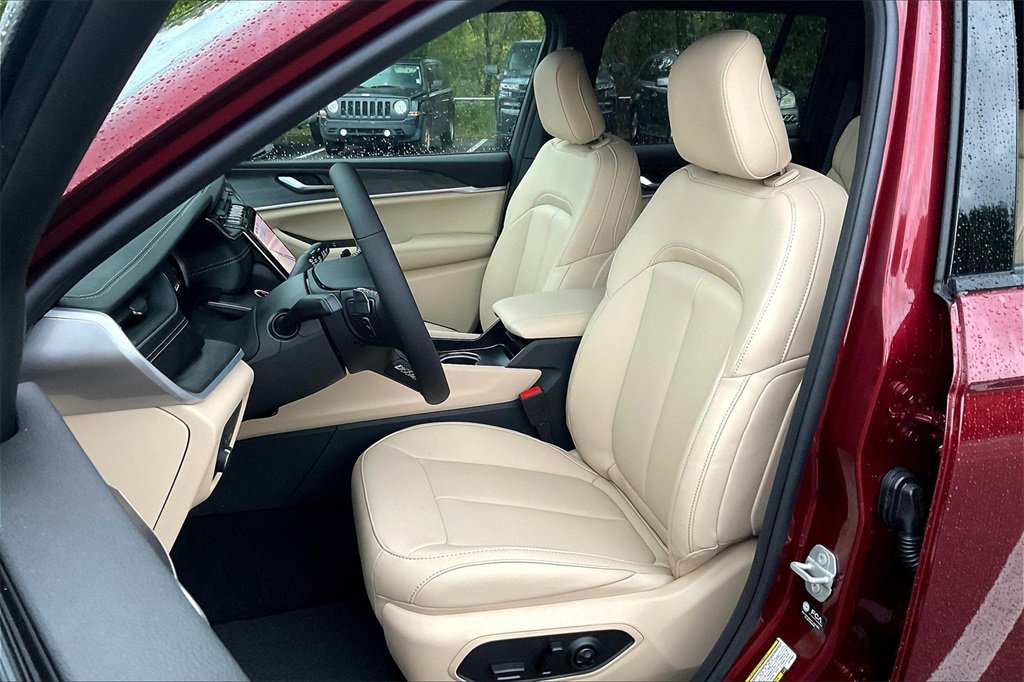 New 2025 Jeep Grand Cherokee Limited image 9