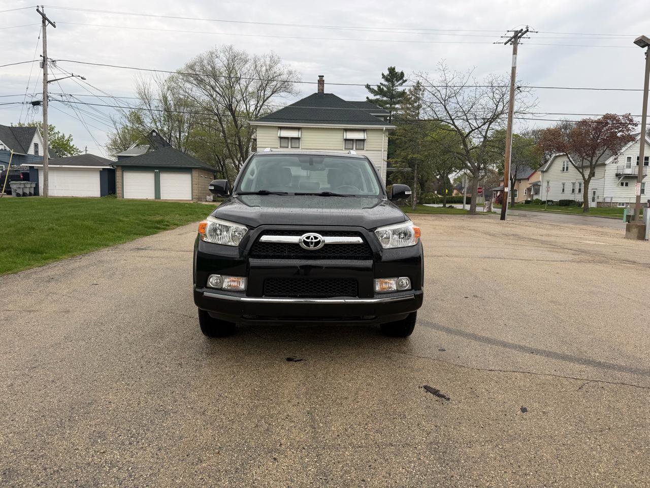 Used 2011 Toyota 4Runner Limited AWD/4WD image 2