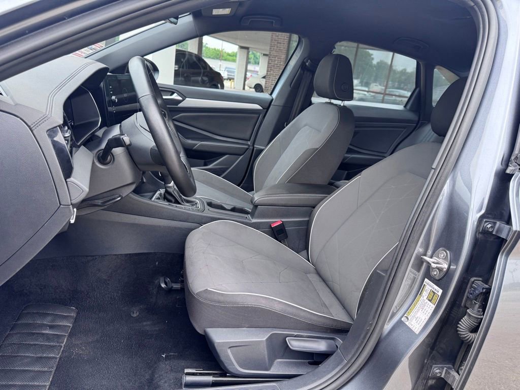 Used 2025 Volkswagen Jetta Sport FWD image 12