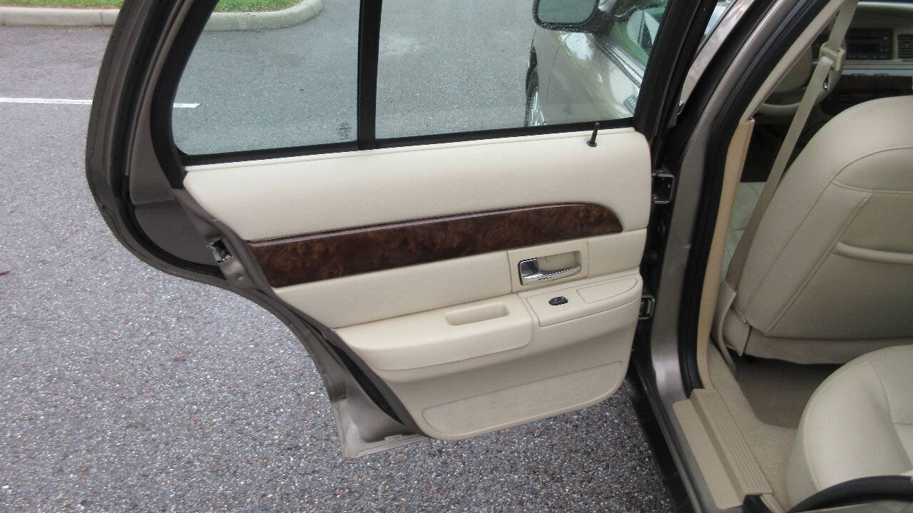 Used 2006 Mercury Grand Marquis LS RWD image 16
