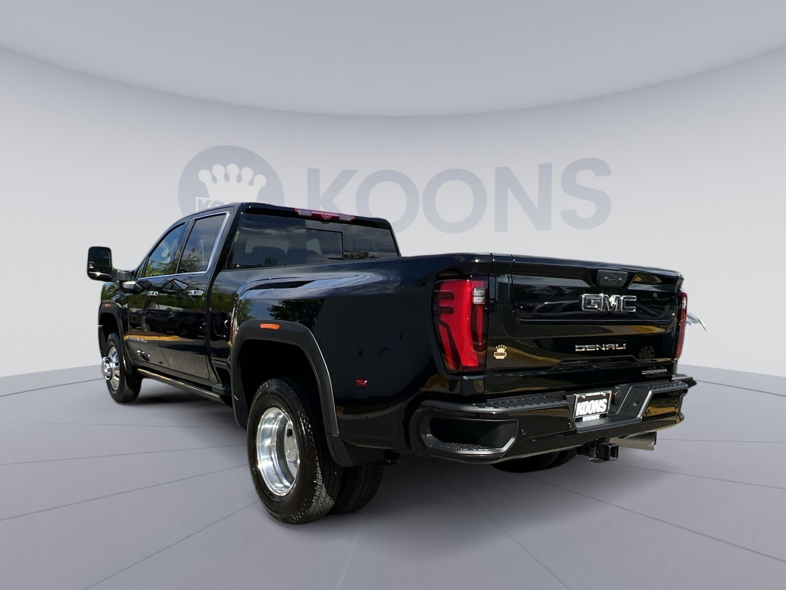 Used 2024 GMC Sierra 3500 Denali Ultimate AWD/4WD image 8