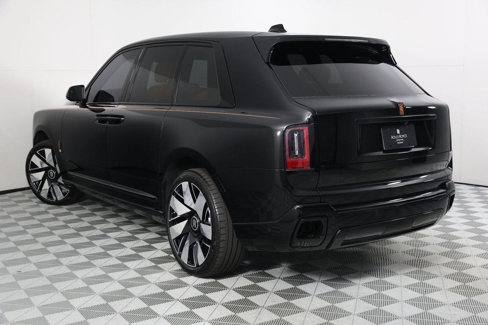 Certified 2025 Rolls-Royce Cullinan AWD/4WD image 3