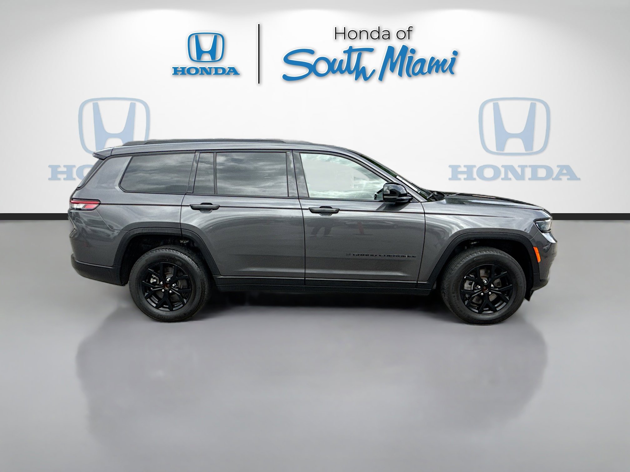 Used 2024 Jeep Grand Cherokee L Laredo image 8