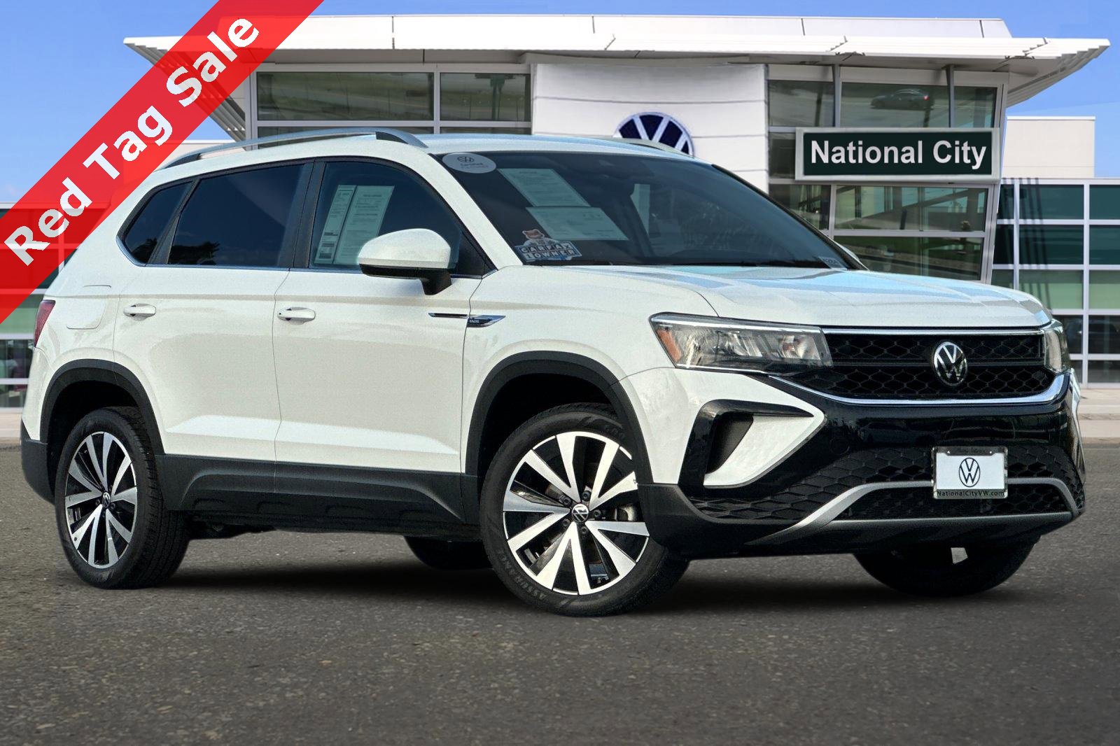 Certified 2024 Volkswagen Taos SE image 2