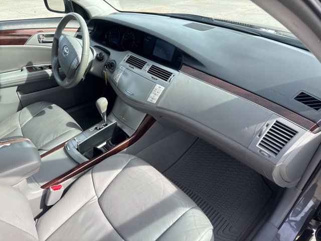 Used 2010 Toyota Avalon XLS FWD image 15