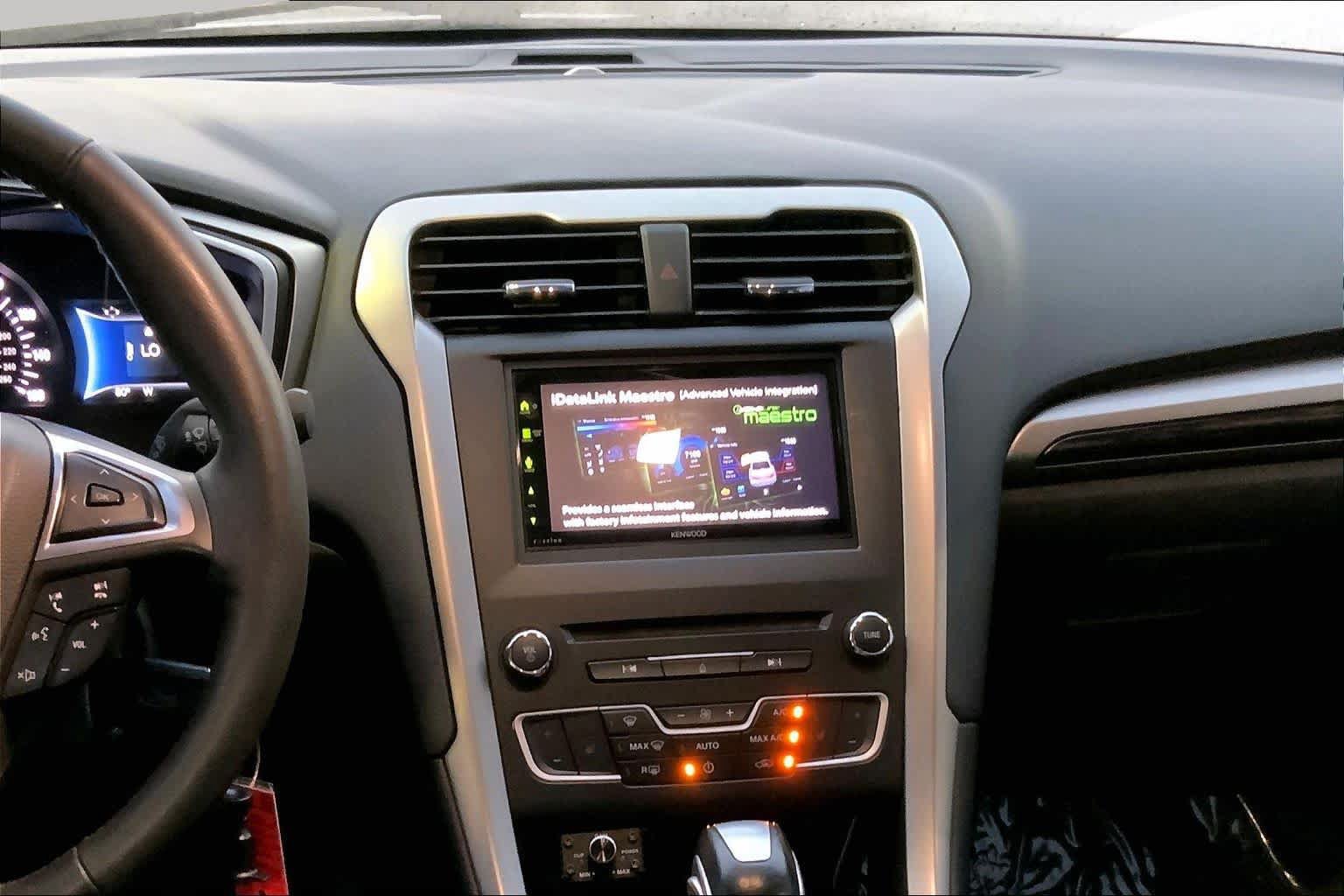 Used 2016 Ford Fusion SE w/ Equipment Group 202A FWD image 7