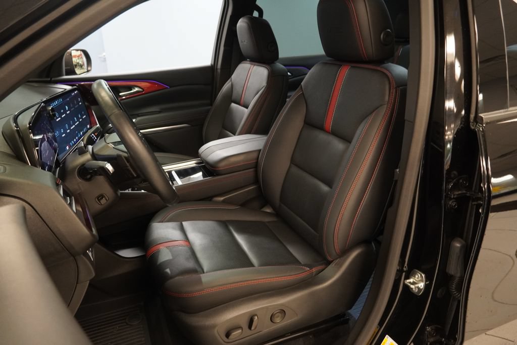 Used 2025 Chevrolet Traverse RS w/ LPO, Floor Liner Package AWD/4WD image 3