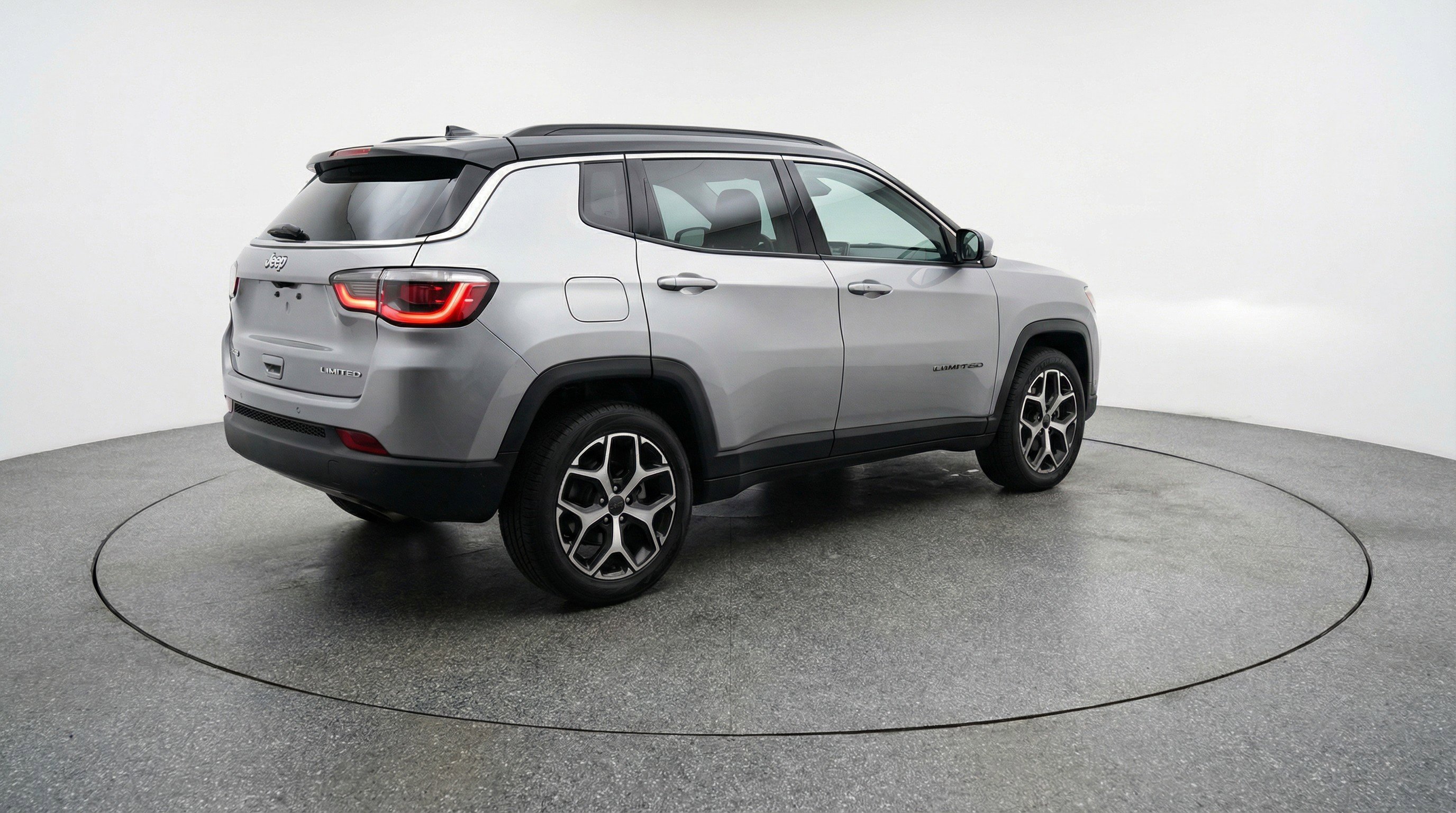 Used 2025 Jeep Compass Limited image 9