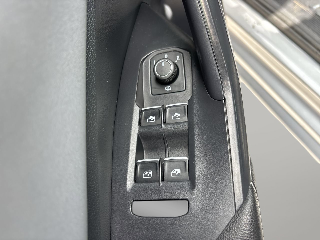Used 2025 Volkswagen Jetta SE FWD image 15