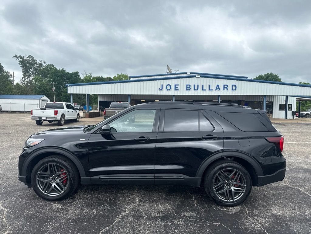 Used 2025 Ford Explorer ST-Line w/ ST-Line Street Pack AWD/4WD image 21