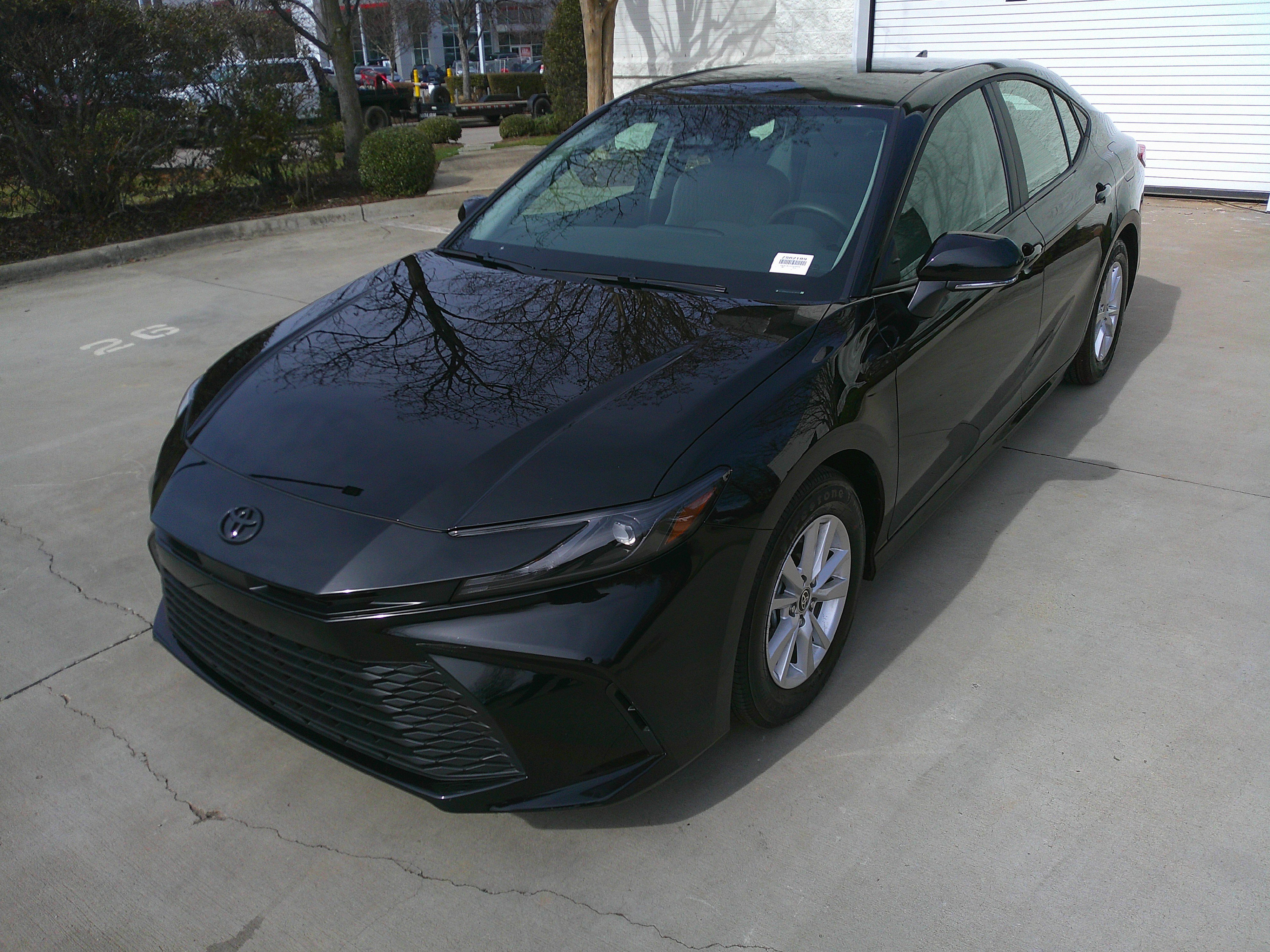 Used 2025 Toyota Camry LE image 6