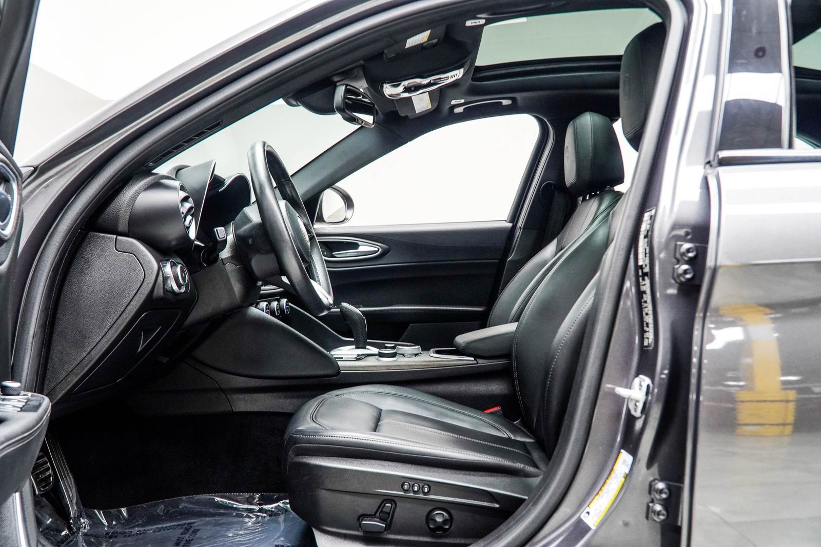 Used 2022 Alfa Romeo Giulia Ti w/ Active Assist Plus Package image 34